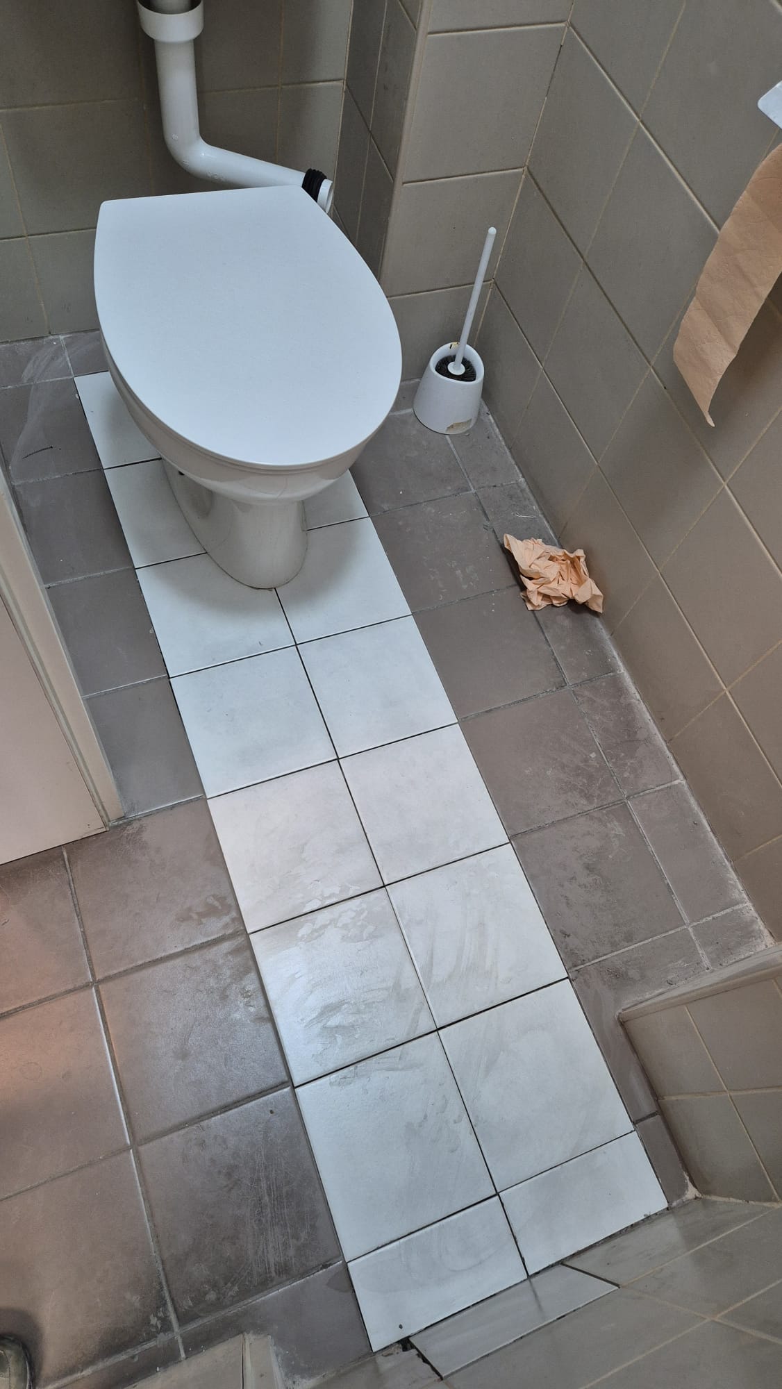 Vodoinstalater montira WC školjku Zagreb